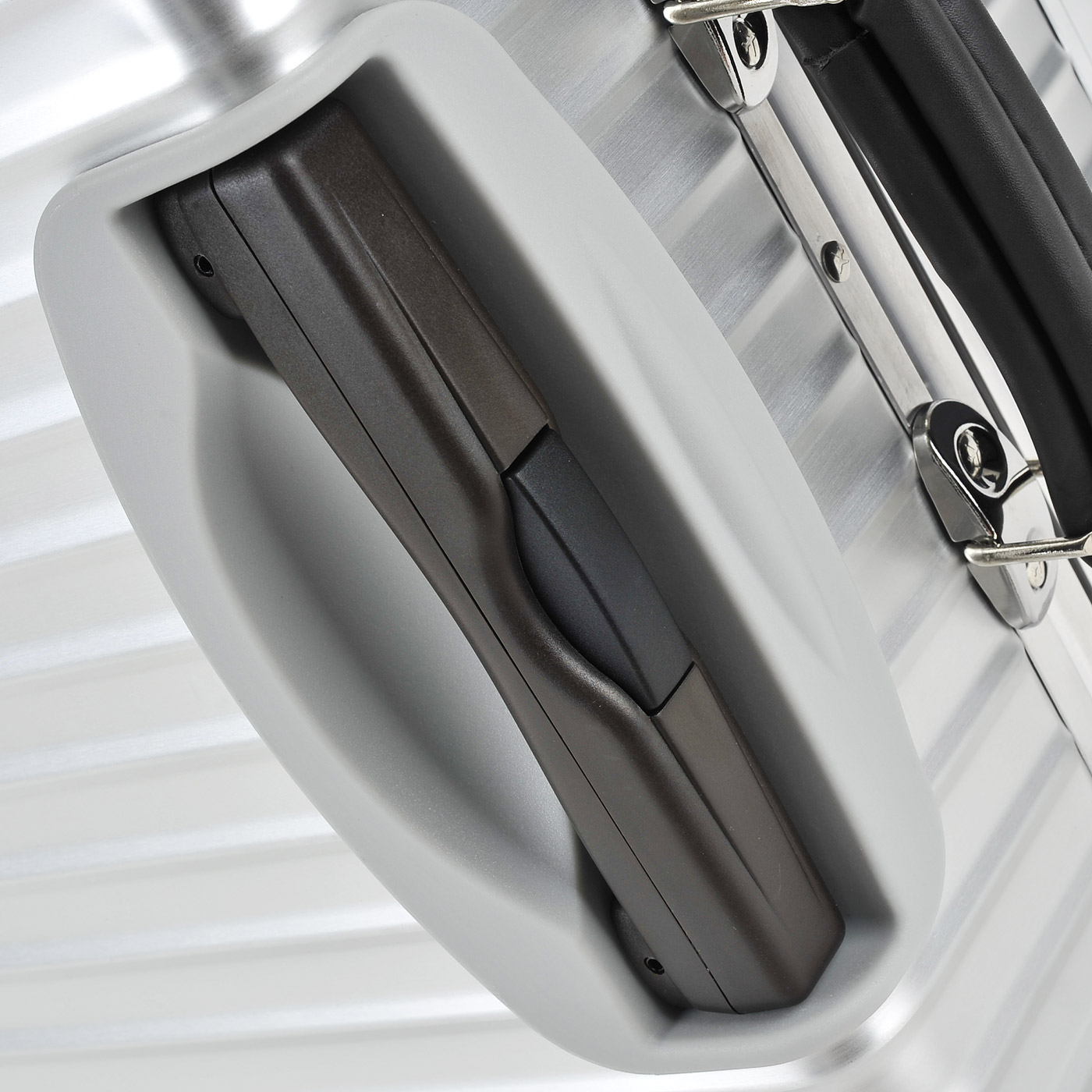 Чемодан из алюминия на колесах Rimowa Classic flight