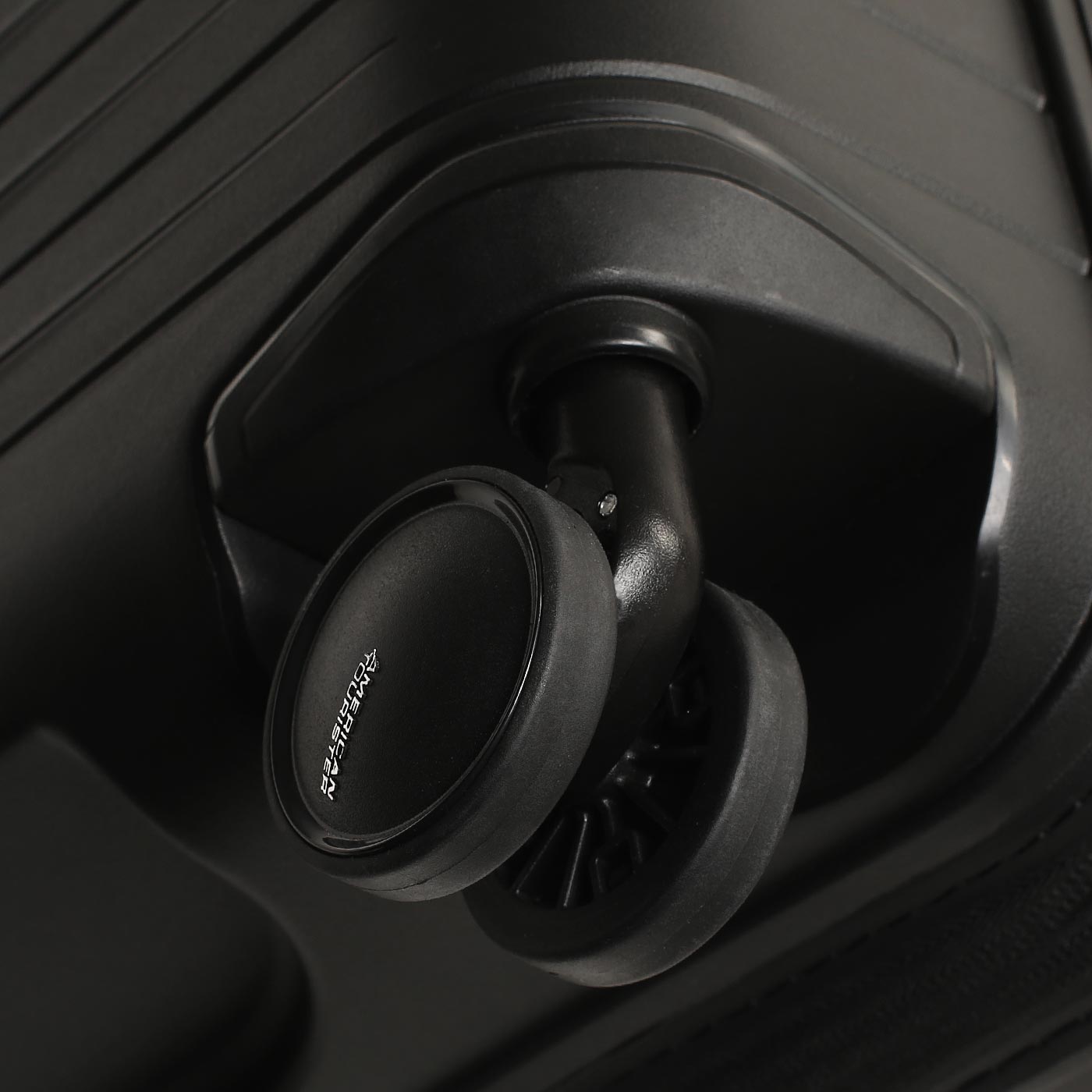 Чемодан большой L из полипропилена American Tourister Fastforward