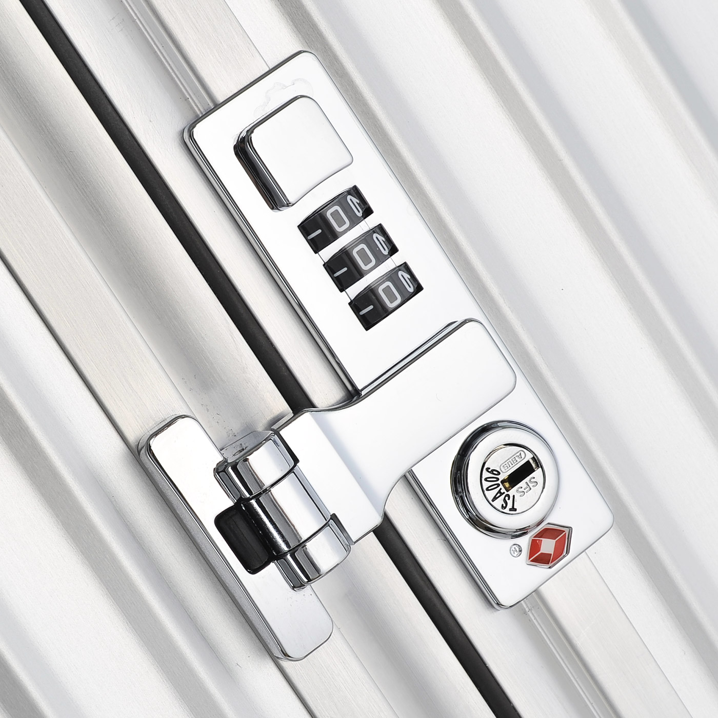 Чемодан из алюминия на колесах Rimowa Classic flight