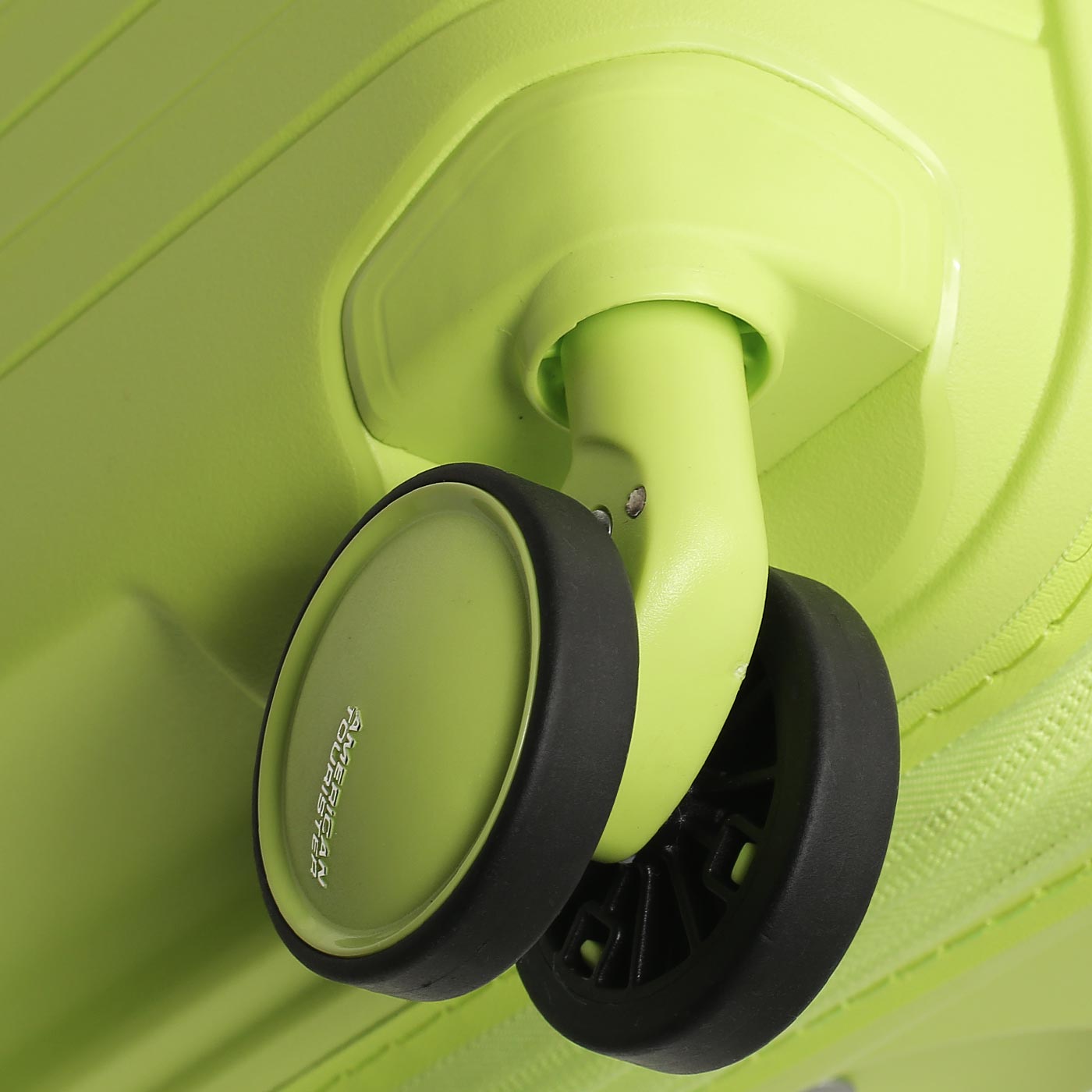 Чемодан маленький S из полипропилена American Tourister Fastforward