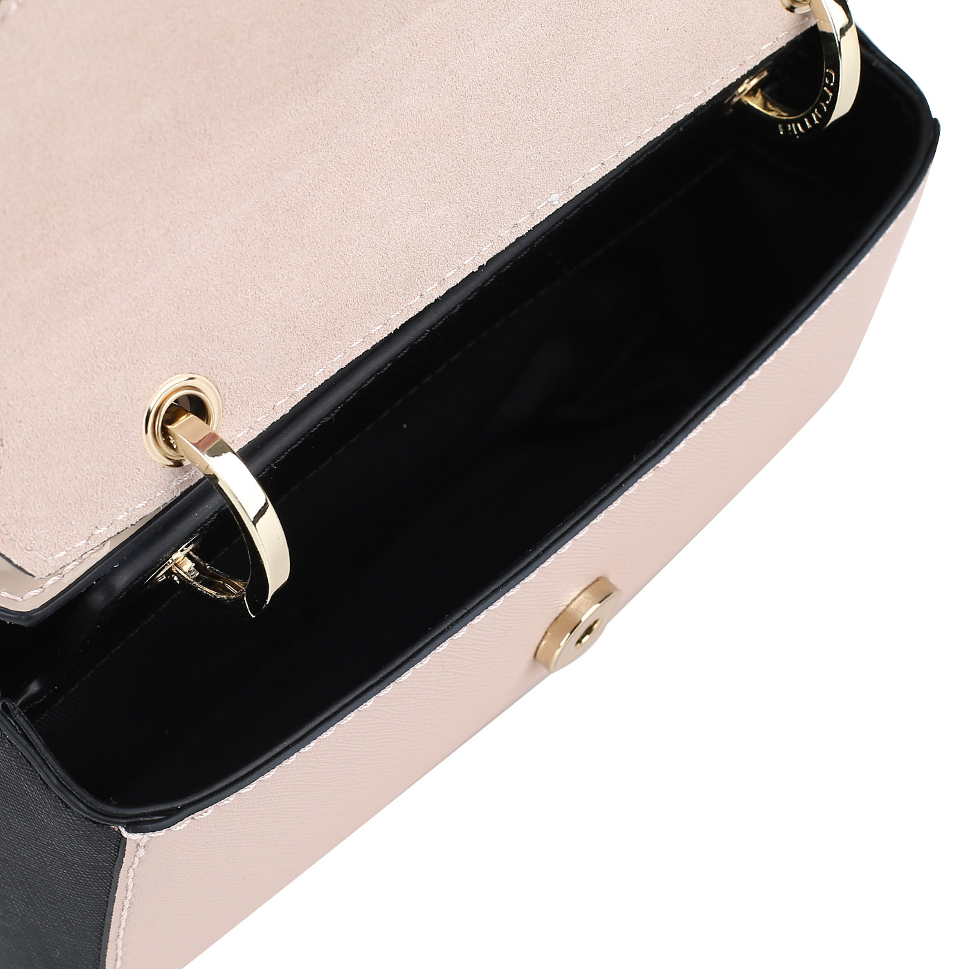 Женская сафьяновая сумочка с лаковыми деталями Cromia Flappy