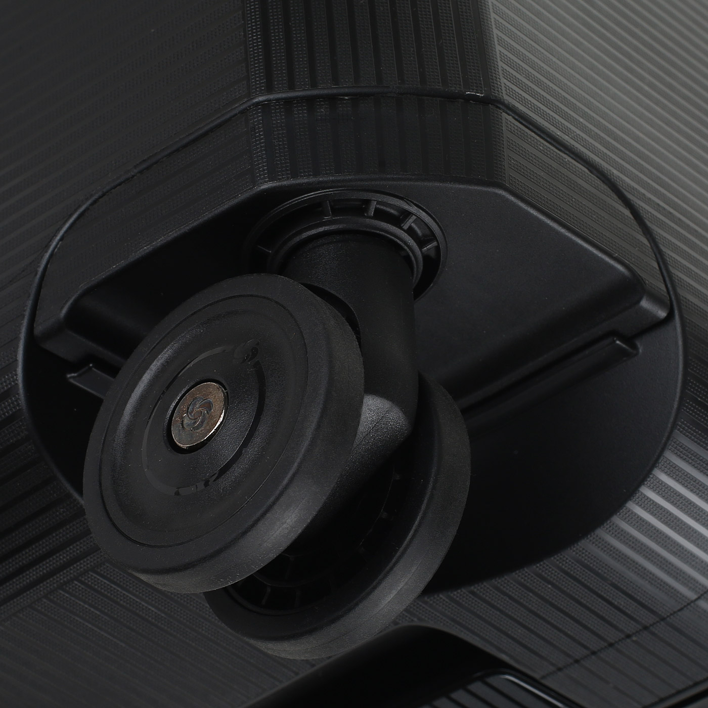 Чемодан большой L из полипропилена с кодовым замком Samsonite Magnum ECO