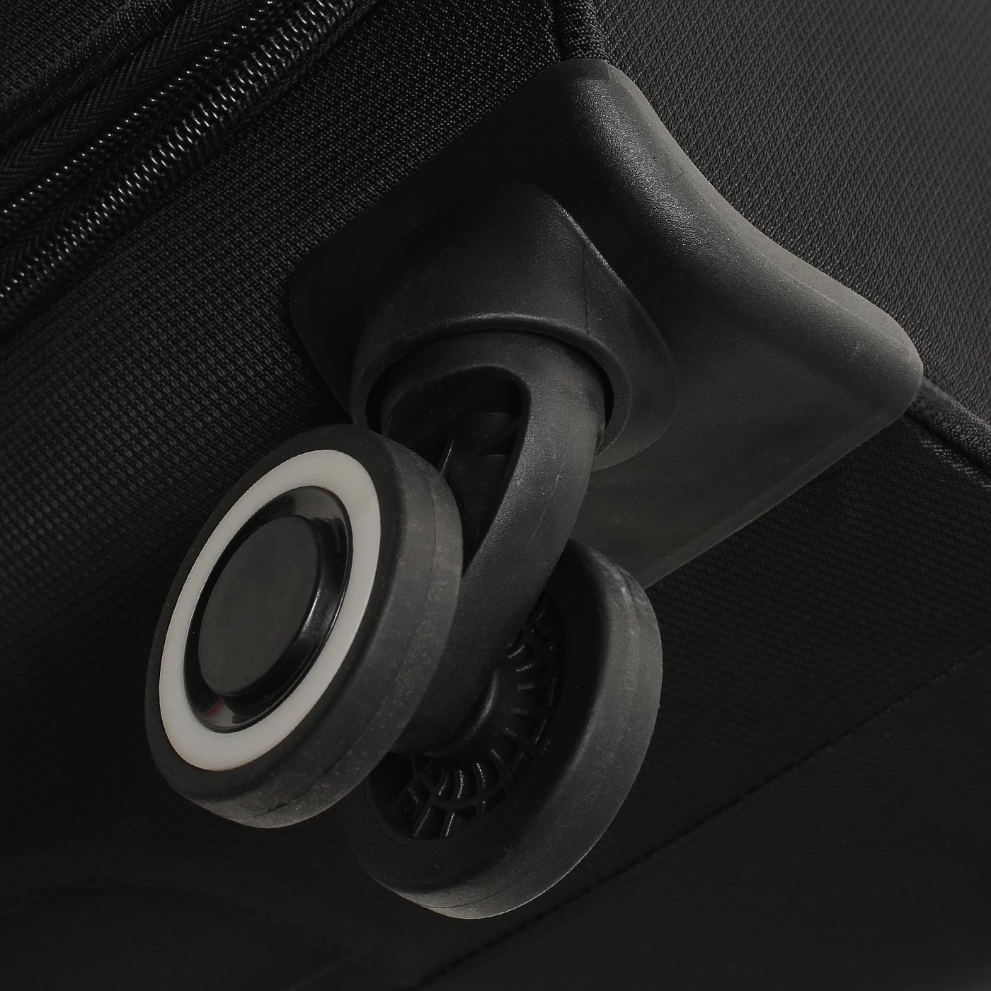 Чемодан маленький S тканевый Torber Nero